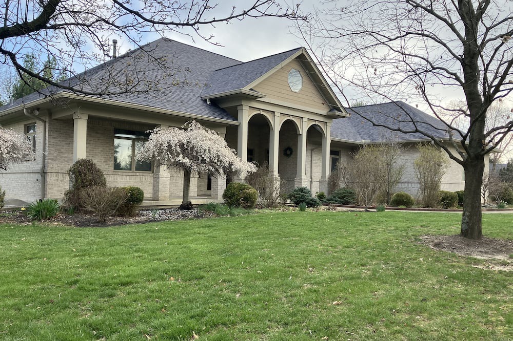 Bellbrook House | Tuscan/ Soft Contemporary style House on 2 acres 5 bedrooms and 4 bathrooms