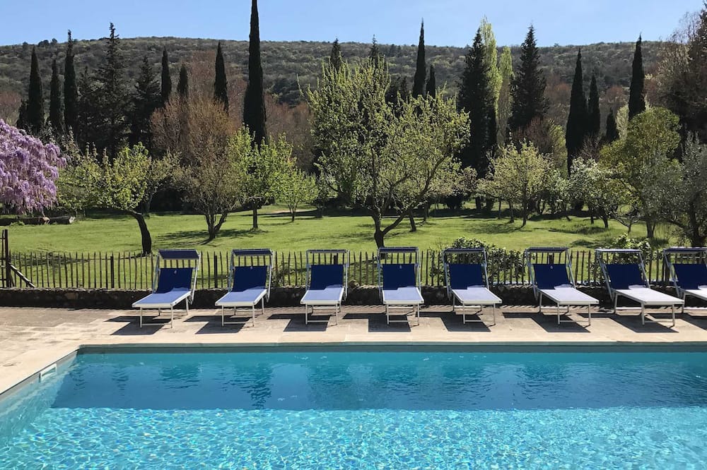 Valaurie House | Homerez - Nice house for 2 ppl. with shared pool, garden and terrace at Valaurie