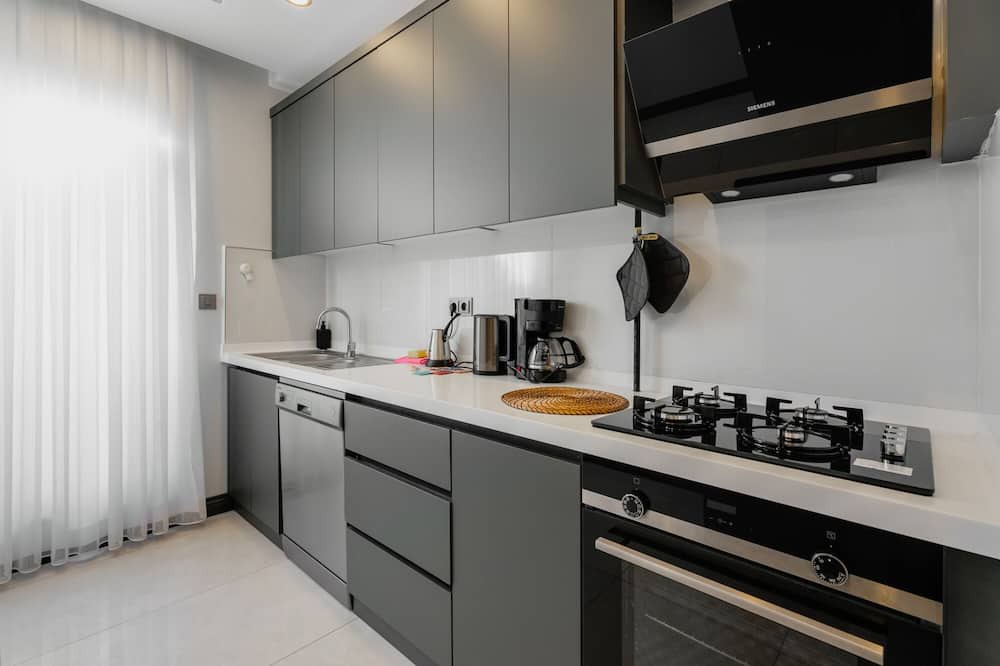 Lara Apartment | Central Flat w Balcony 5 min to Lara Beach