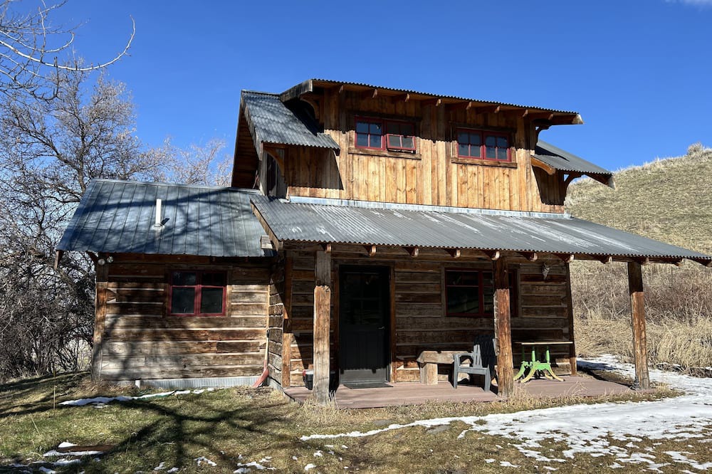 Bozeman Cabin | Jack Bean Homestead cabin 1 mile east of Bozeman.