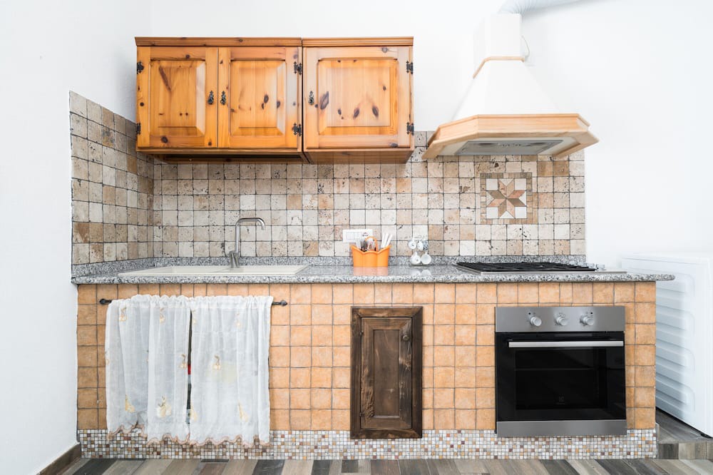 Irgoli Apartment | Apartment 'Casa Vacanza Nel Centro Di Irgoli' with Private Terrace, Wi-Fi and Air Conditioning