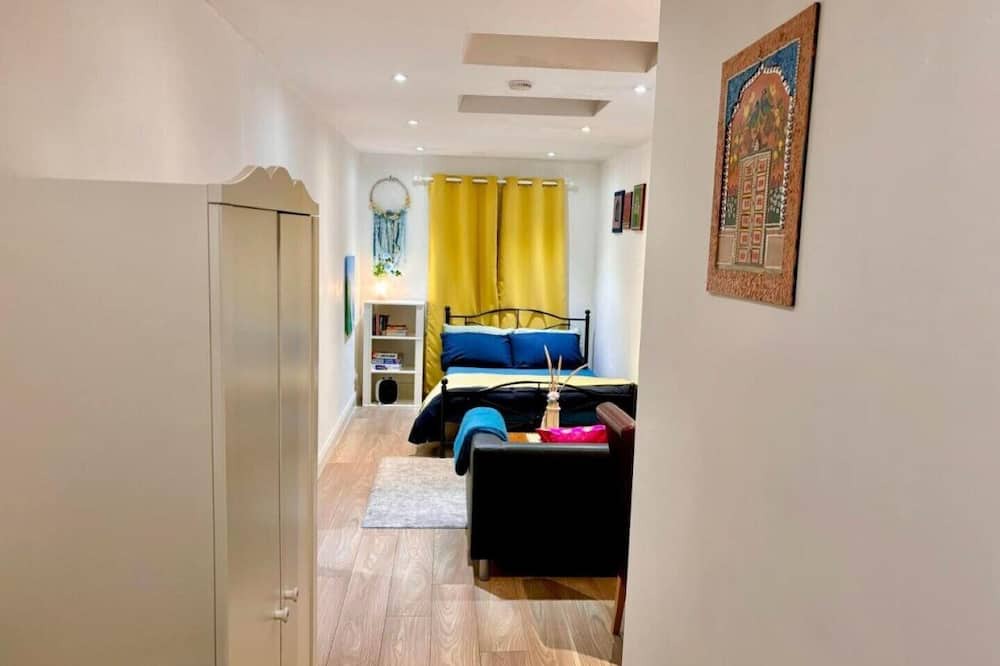Dublin Apartment | Liffey Valley Homestay