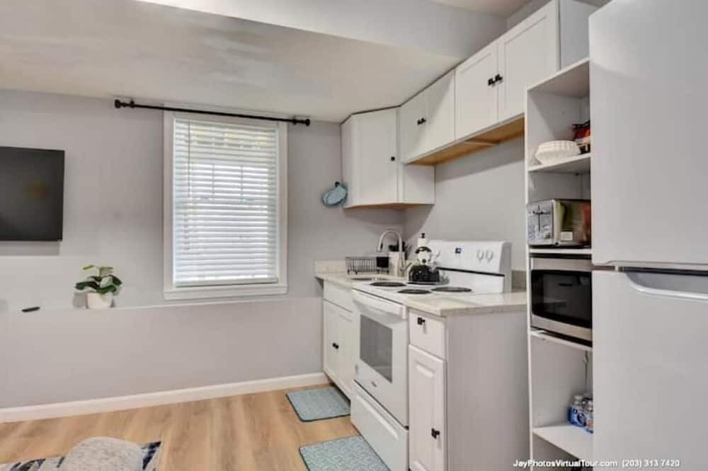 Webster Square House | Entire home with master bedroom
