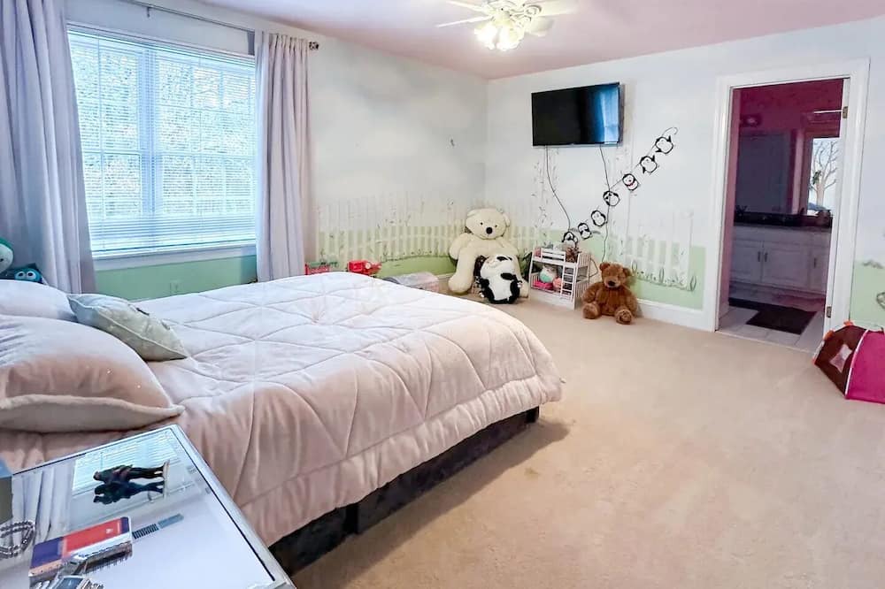 Medford House | Lakeside Getaway in Medford, NJ!