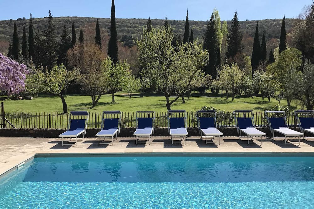 Valaurie House | Homerez - House for 4 ppl. with shared pool, garden and terrace at Valaurie