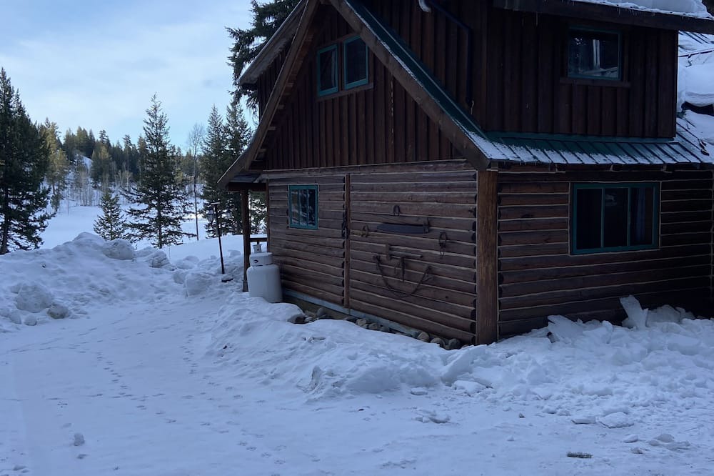 Merritt Cabin | Rustic Small Cabin