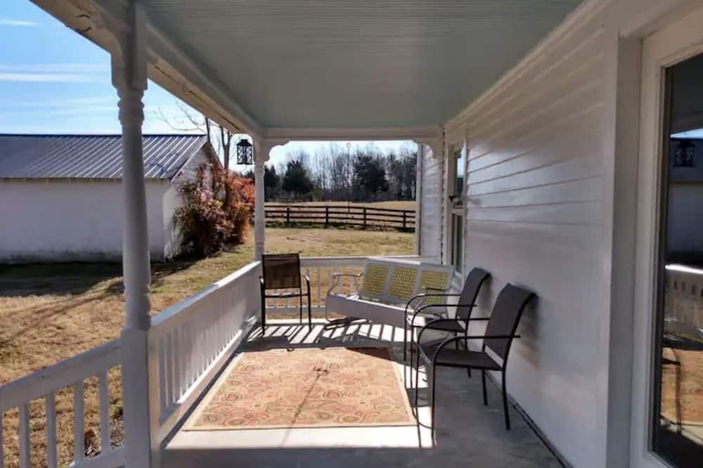 Red House Other | Freedom Lookout at Lucks Branch - a secluded getaway close to Liberty