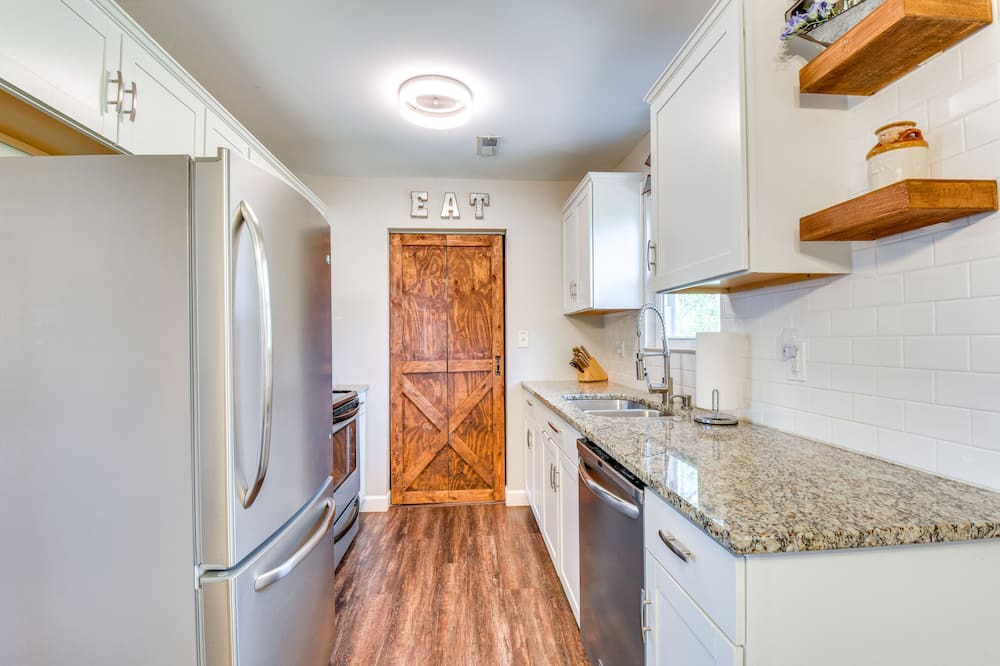 Clemson Cottage | Dog-Friendly Clemson Cottage < 1 Mi to University!