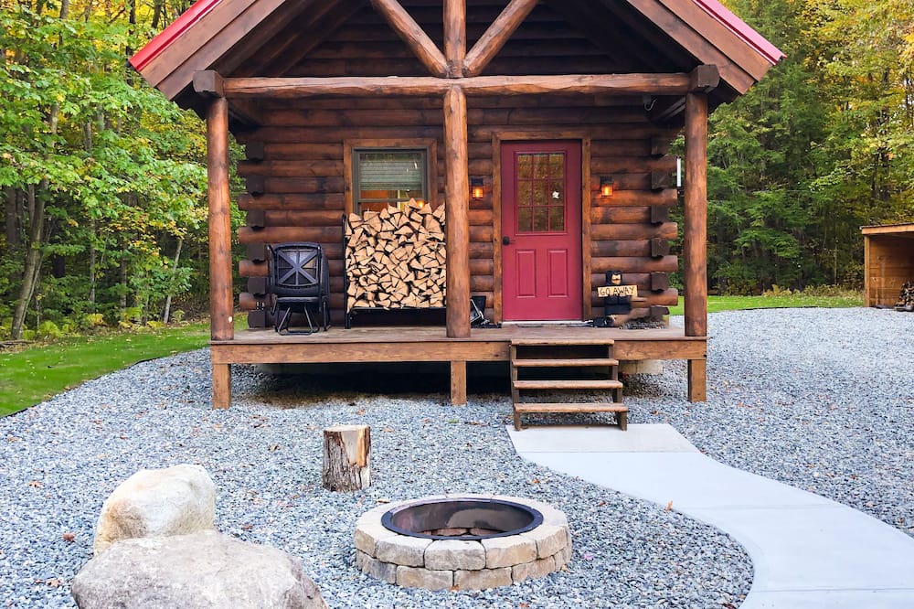 Northville Cabin | Sacandaga Serenity: Your Ultimate Cozy Cabin Getaway Awaits! 550 ft Lake Front!