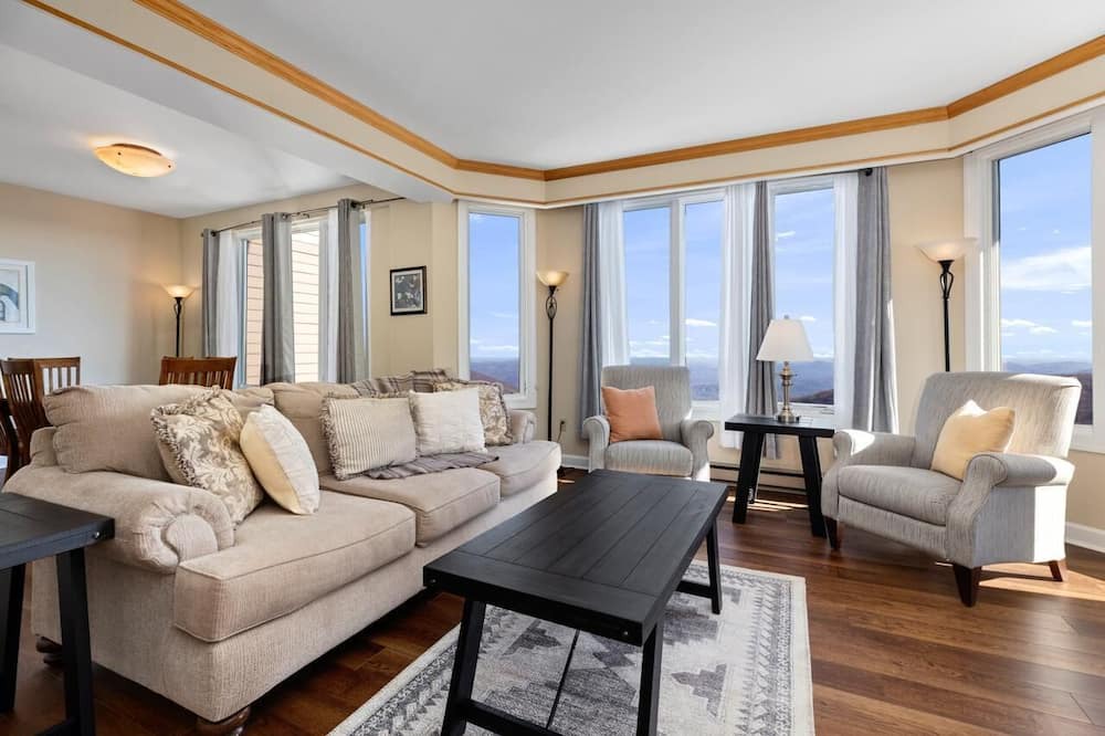 Chestnut Springs Condo | Highridge Court 24 with Wintergreen Advantage