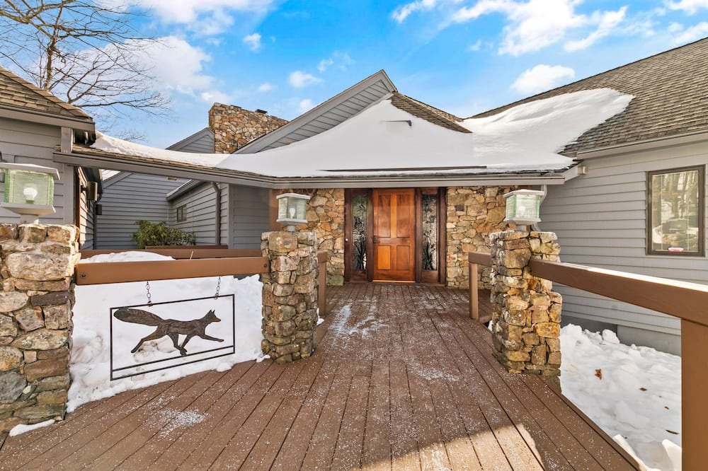 Roseland House | Dragon's Back with Wintergreen Advantage