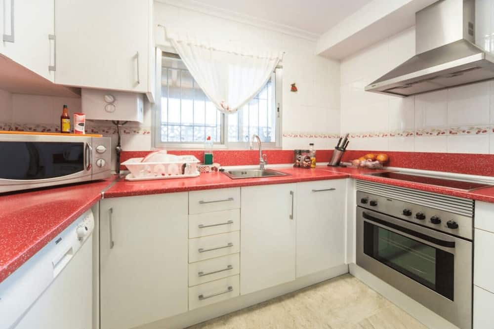 Lliria Ski Chalet | Charming Villa in Lliria w/ Private Pool & Garden