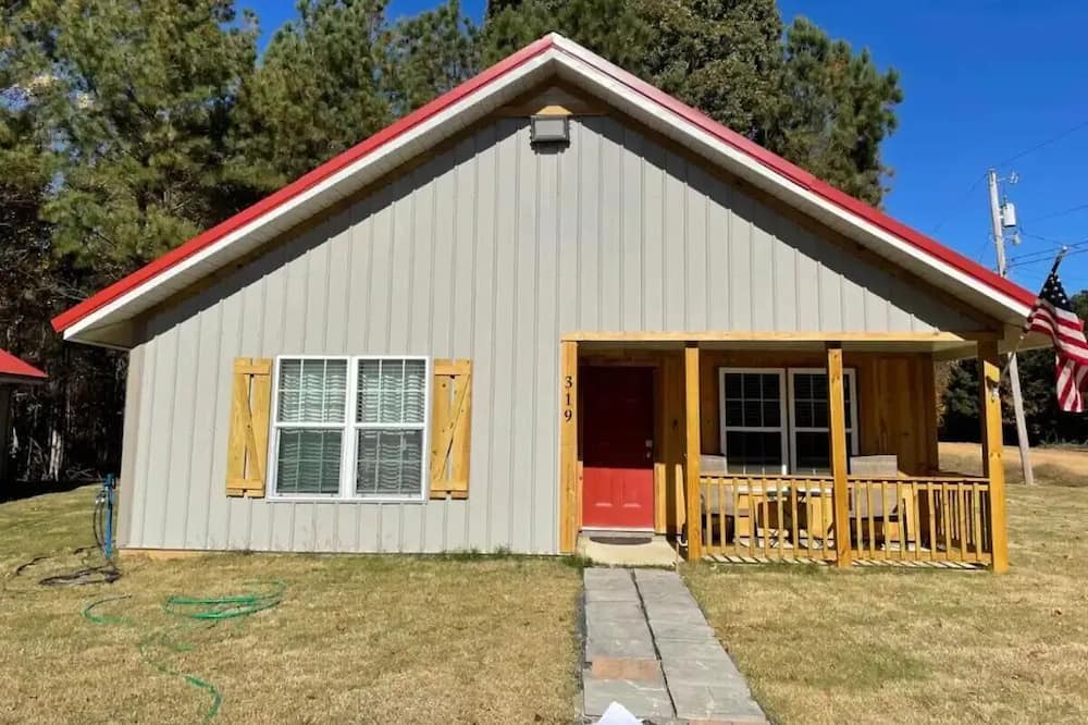 Tie Plant Cabin | Dogwoods-2 bedroom cabin with spacious parking