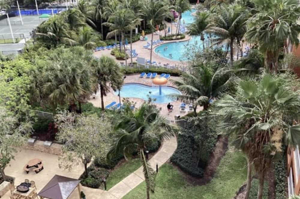 Weston Resort | Weston offers an upscale community that thrives on golf, tennis, and spas.
