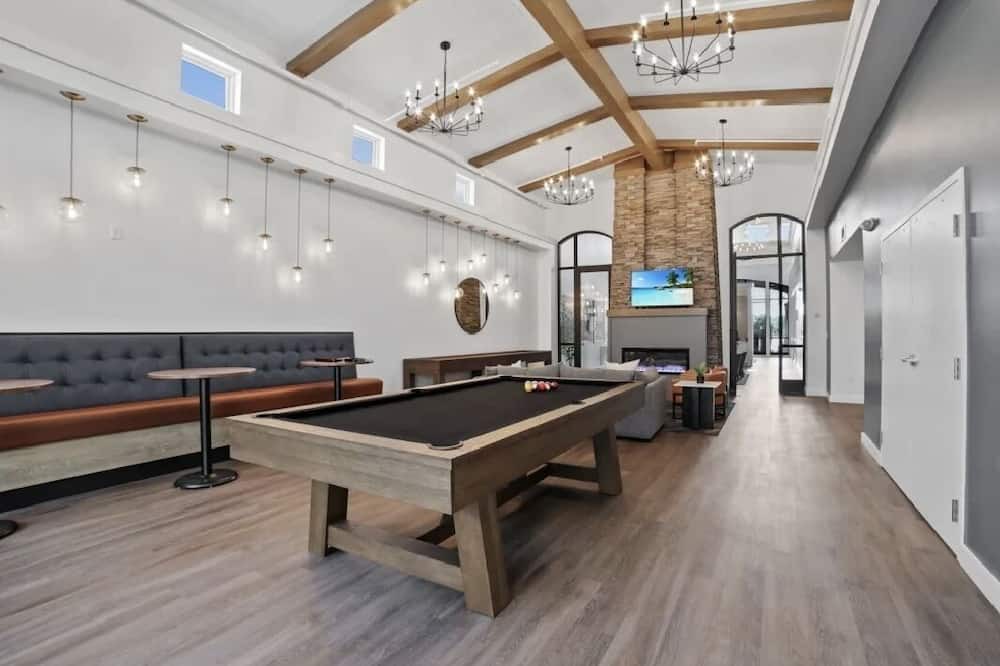 West Bloomington Condo | Balcony Haven: Clubhouse, VR, Parking, Champagne, & more- A Perfect Spring!