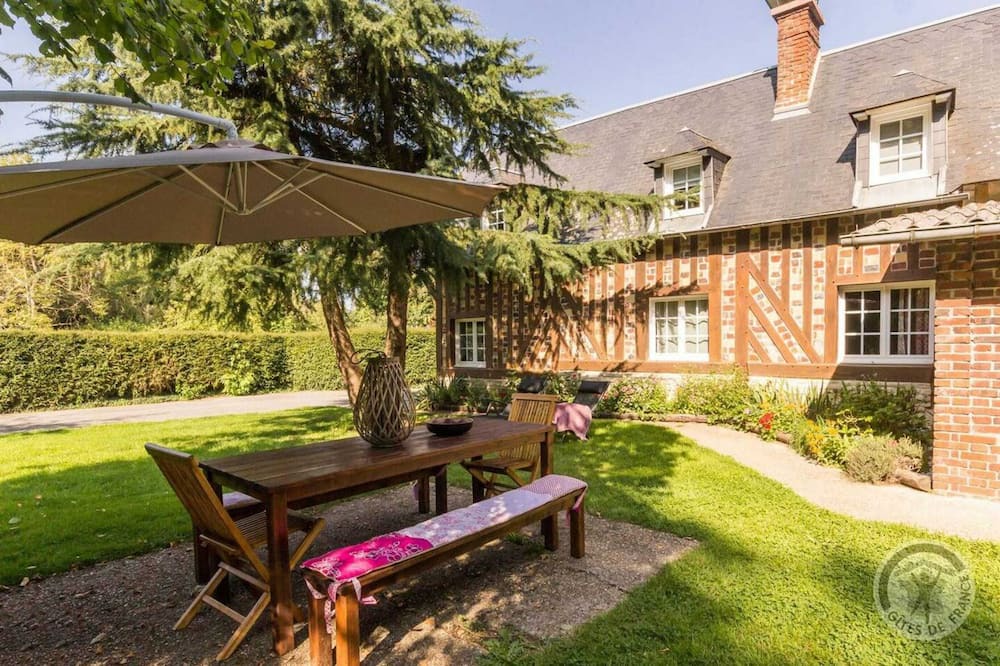 Annebault House | Homerez - House 12 km away from the beach for 8 ppl. with garden at Annebault