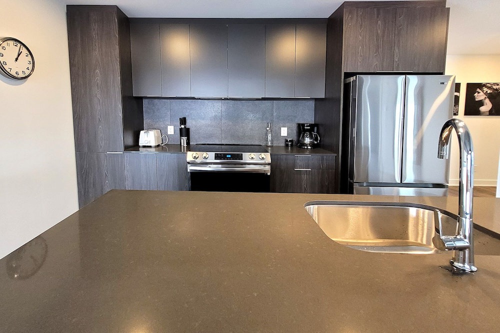 Fabreville Apartment | Corporate Stays - Luxurious 2BR with Stunning Rooftop Views Luxury & Gym Accessn