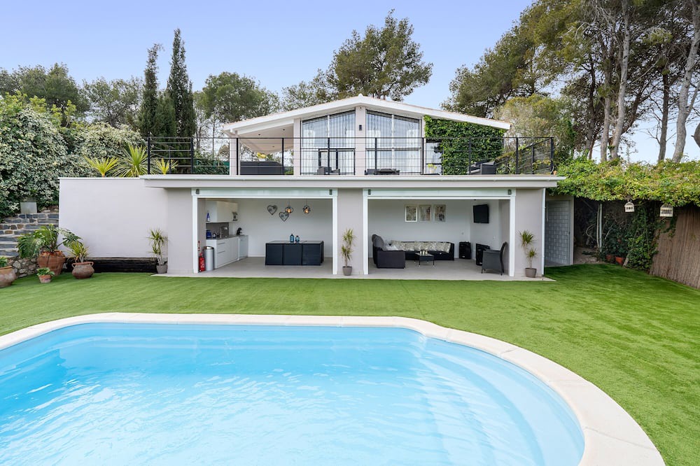 Canyelles House | Holiday Home 'Valle De Los Sueños' with Mountain View, Wi-Fi and Air Conditioning