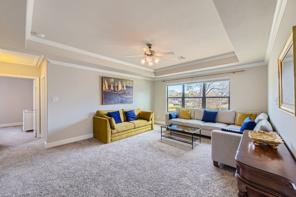 Spring Branch East House | Spring Branch Midterm Rental