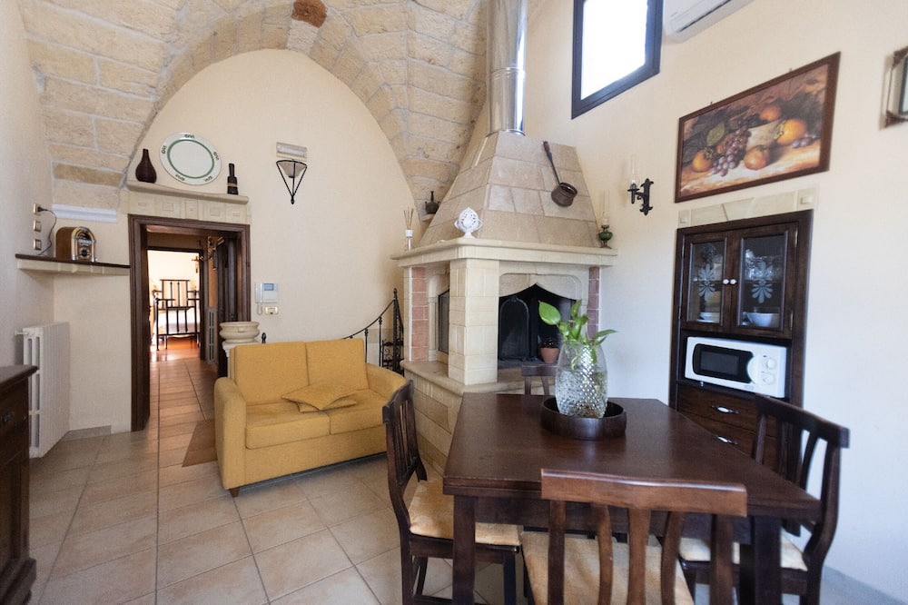 Galatina Historic Centre House | Vacation Home "Casa La Stella" with Private Terrace & Balcony
