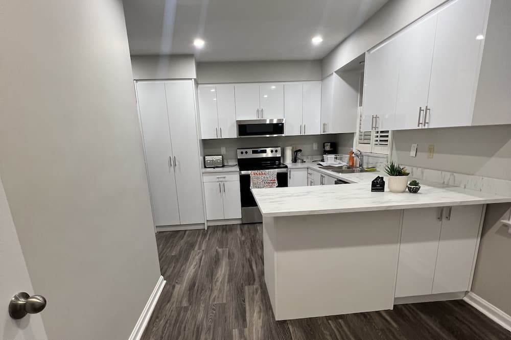 Midtown Toronto House | No stairs / Renovated 3-Bedroom free Wifi,Parking
