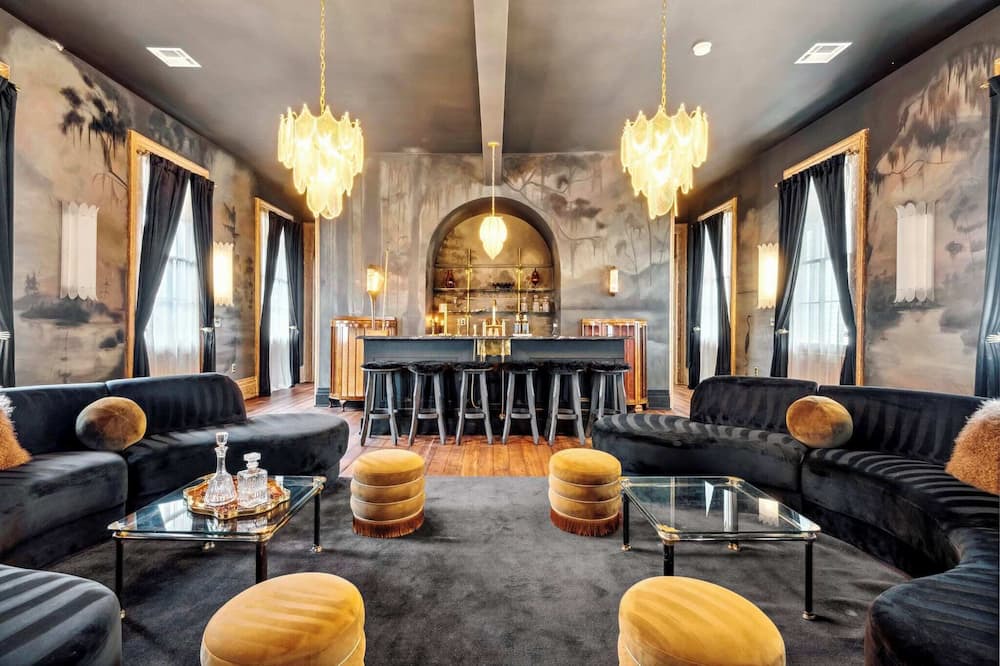 Faubourg Lafayette Villa | Opulent Art Deco Villa w Pool & Hot Tub 6bd|6.5ba