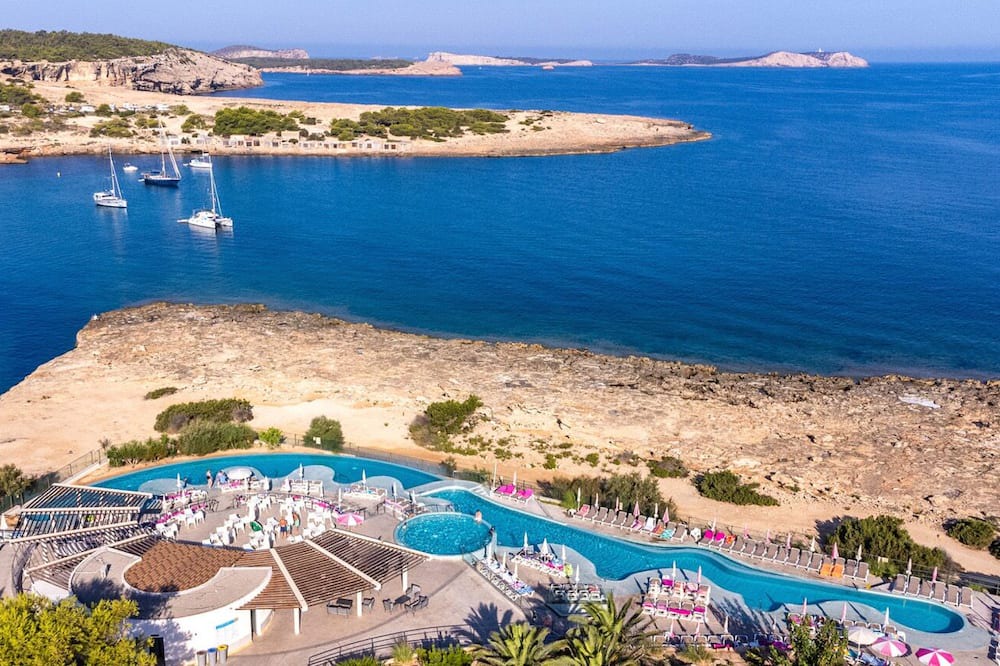 San Antonio Bay Resort | All inclusive swim up studio at family friendly Ibiza resort