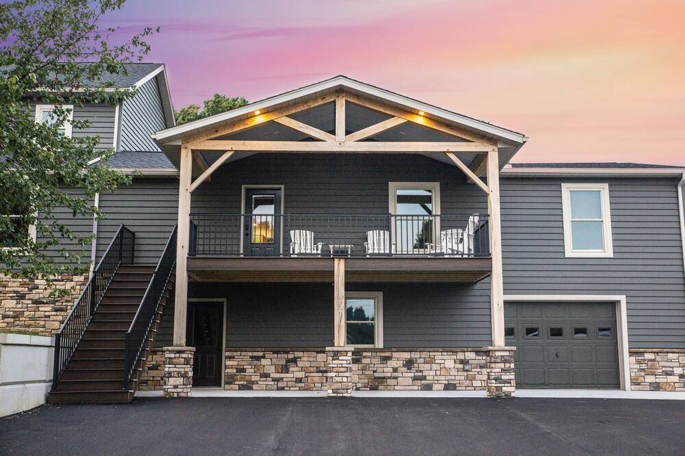 Somerdale House | 2 unit in Amish Country Spacious Lodge in Sugarcreek