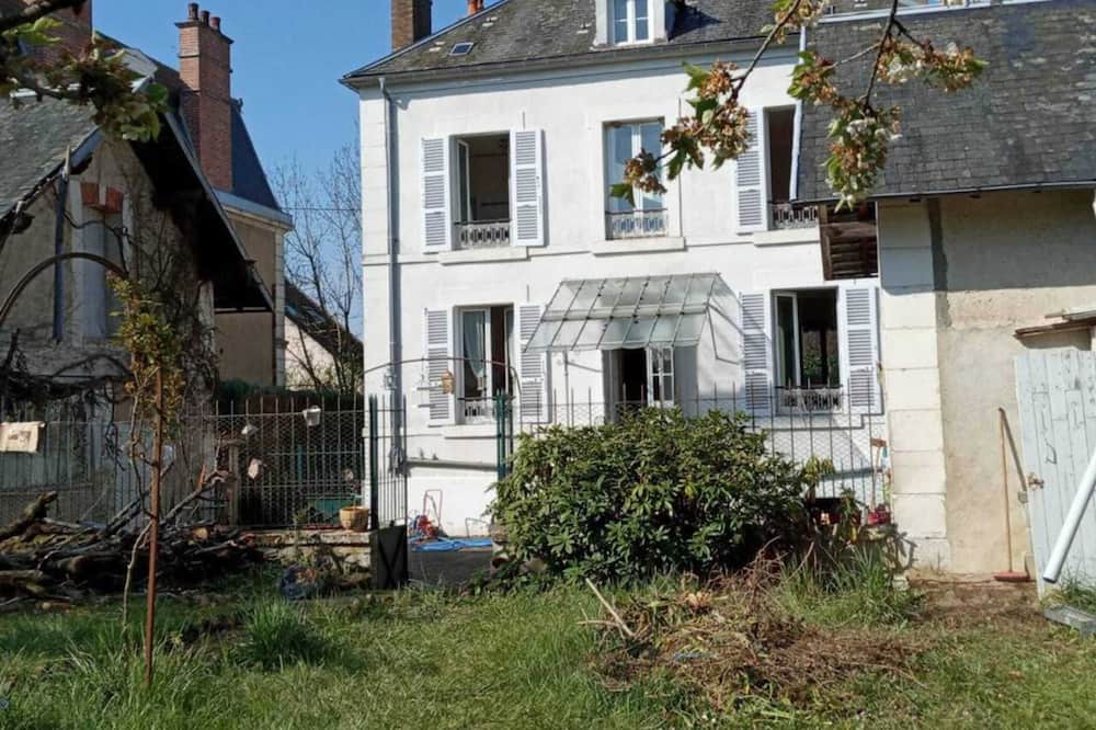 Brosses House | Homerez - Big property for 9 ppl. with terrace at Brosses