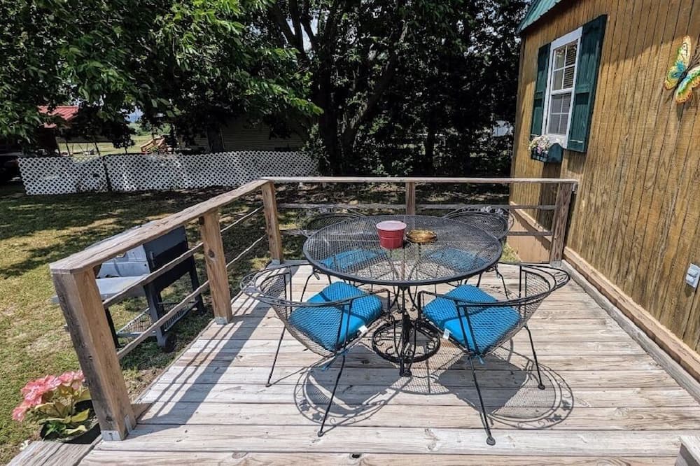 Davis Cabin | The Doll House - beautifully decorated cabin for up to four guests