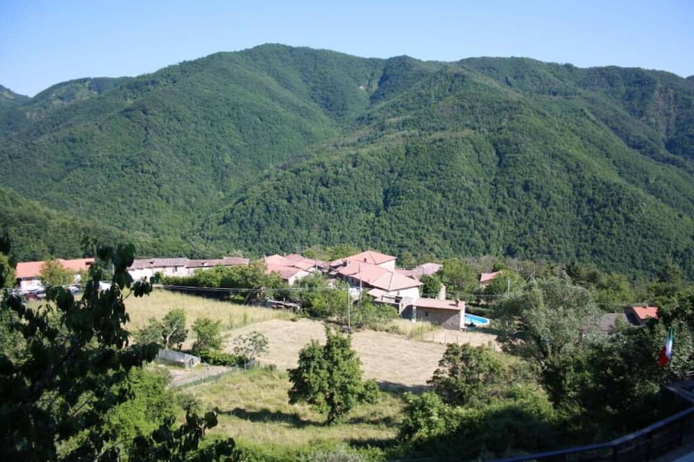 Comano Other | House with garden in Lunigiana