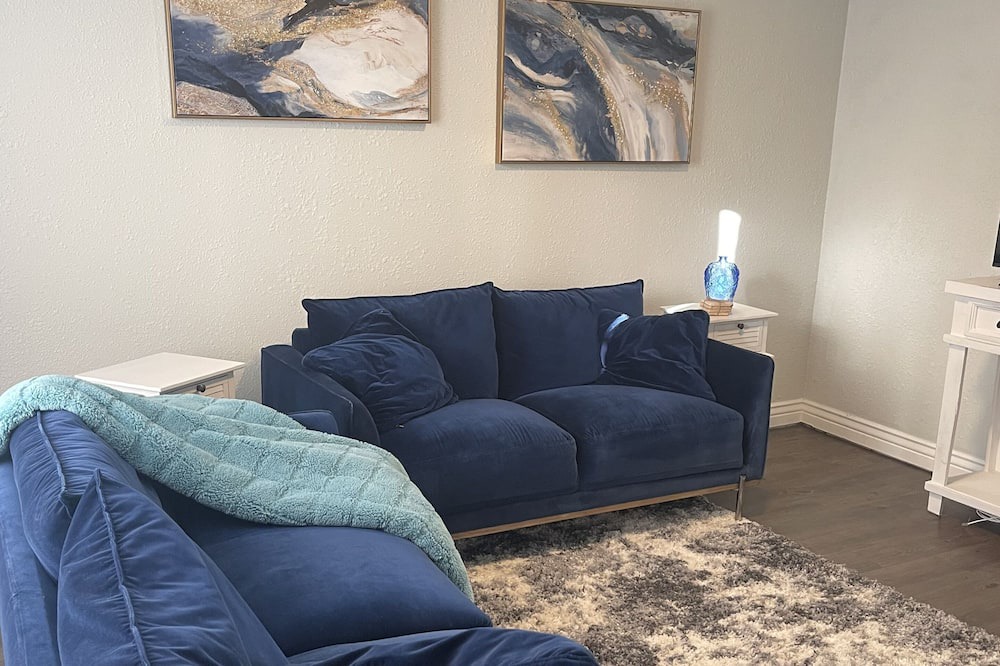 Ogden House | Stylish and centrally located two bedroom house in Ogden with AC, WiFi,