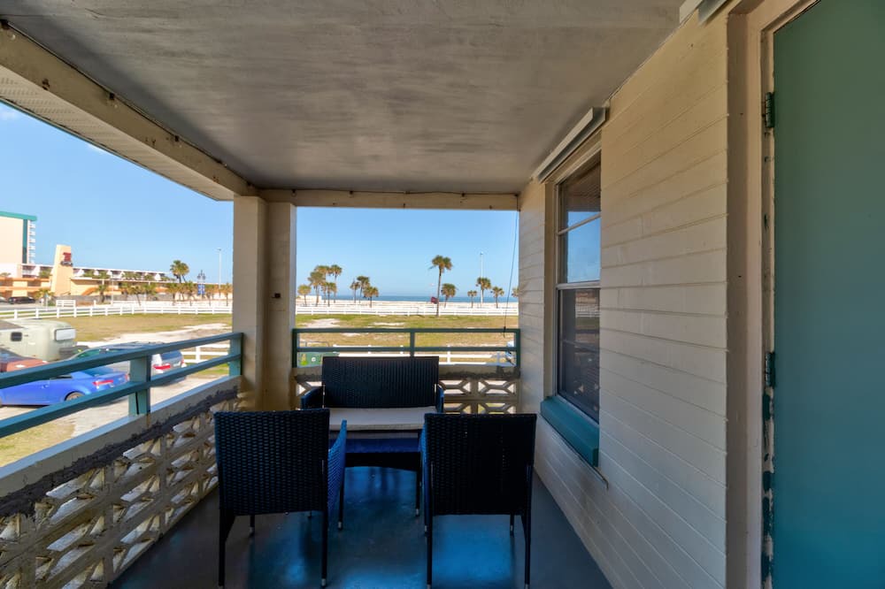 Sunny Pines Cottage | Cozy Cottage #2 in Daytona Beach. Relaxing beach views from patio!