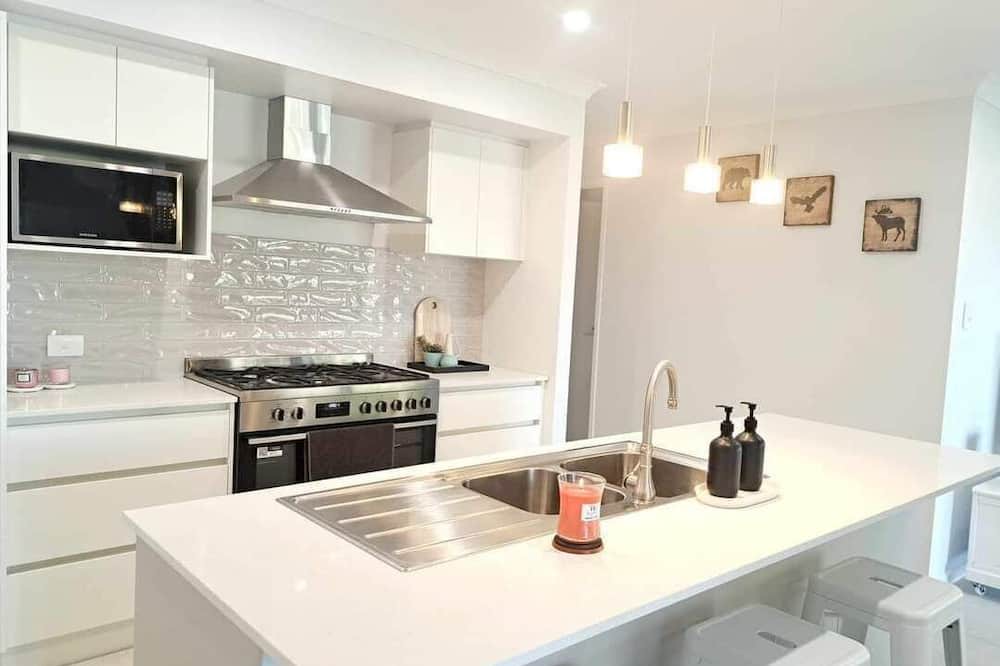 Cooloola Cove Cottage | Welcoming 3-bedroom cottage in Cooloola Cove