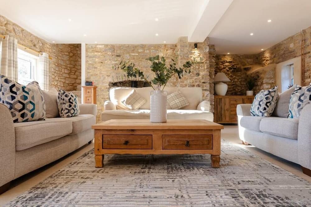 Cowbridge House | Exclusive Cottage Retreat Near Cardiff