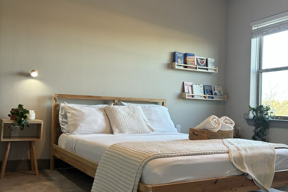 Addicks Apartment | Luxury cozy room“ The Healing Era “ with private bathroom near Katy I10 Park Row
