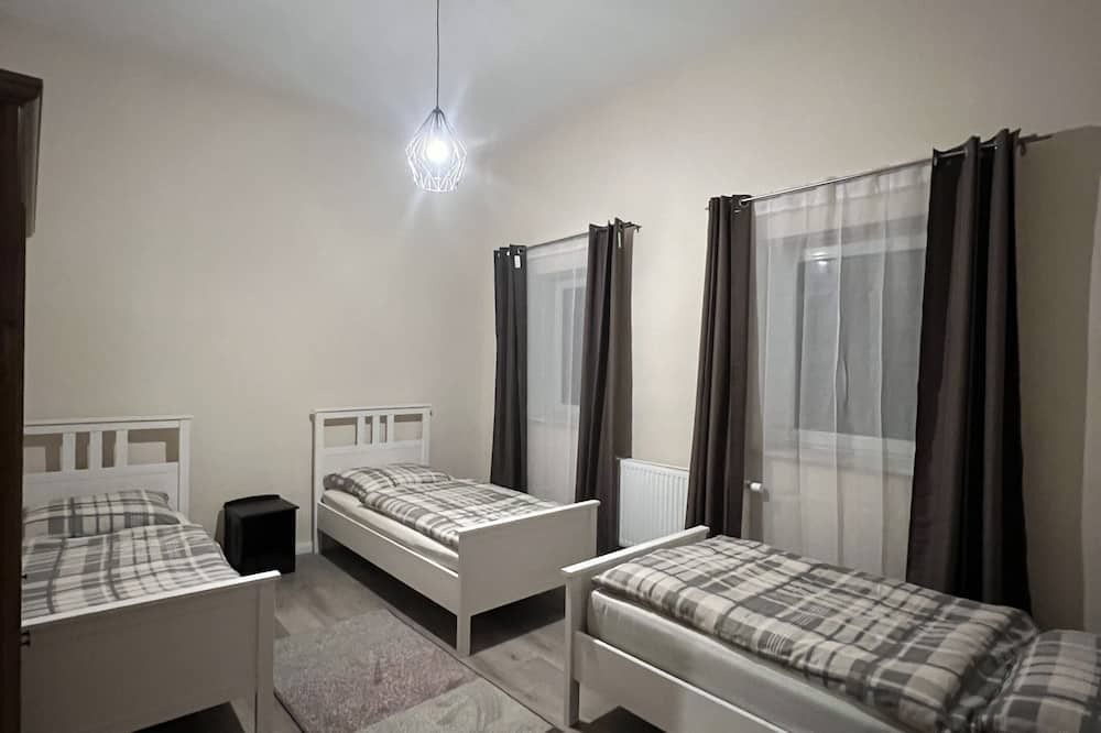 Jork Apartment | 2 Privat Zimmer Frei! 6 Einzelbetten, Küche, Bad, Smart TV
