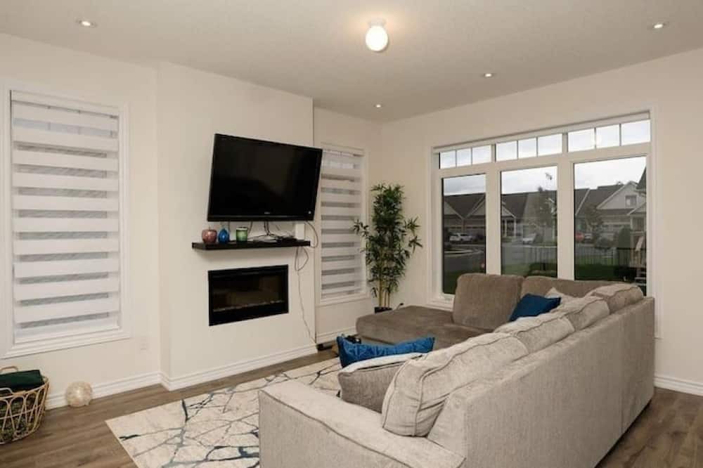Wasaga Beach House | 2BED 2BATH NEW TOWN HOME