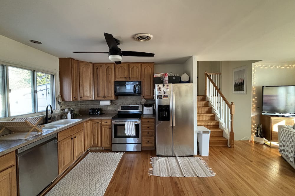 South Gate House | 10 Minutes from BWI Airport - Cozy, Aesthetic Home, kid-friendly!