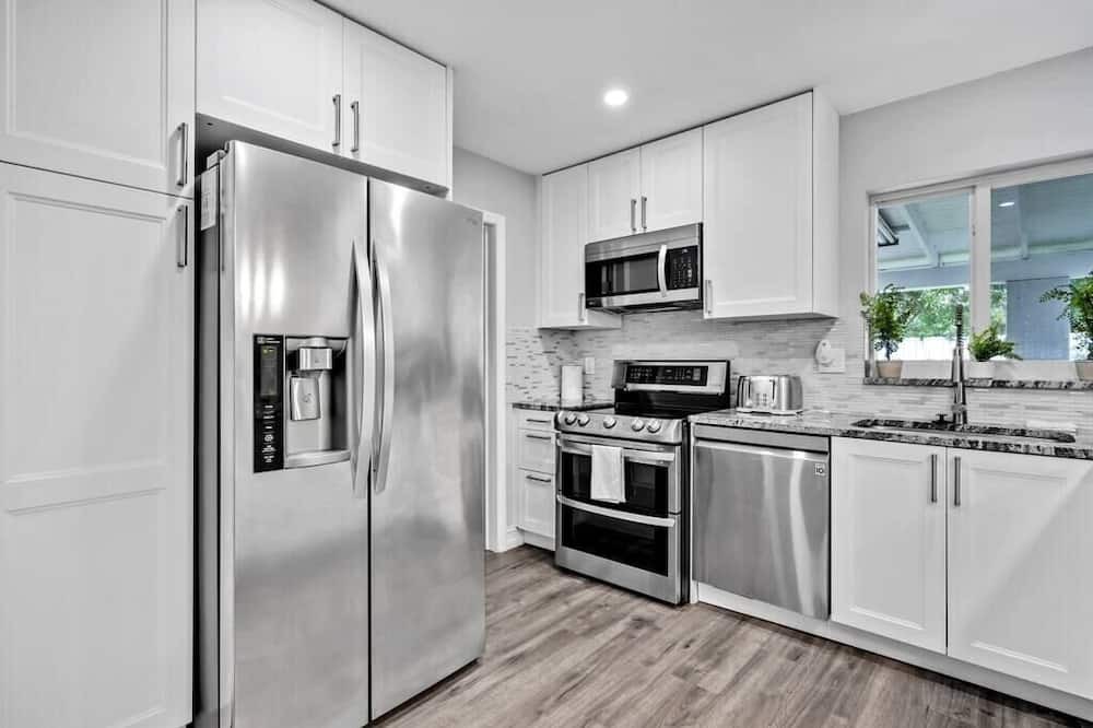 Boulevard Heights House | Southern Charm: Spacious 4BR Retreat with Pool