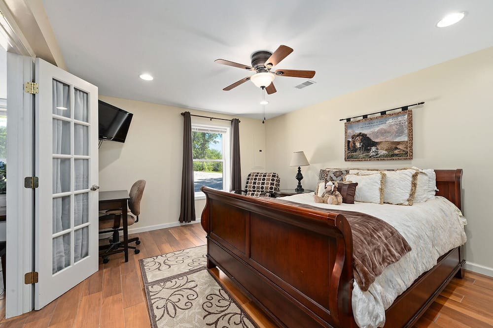 Johnson County House | Quiet and serene place to recharge and enjoy the beauty of nature!