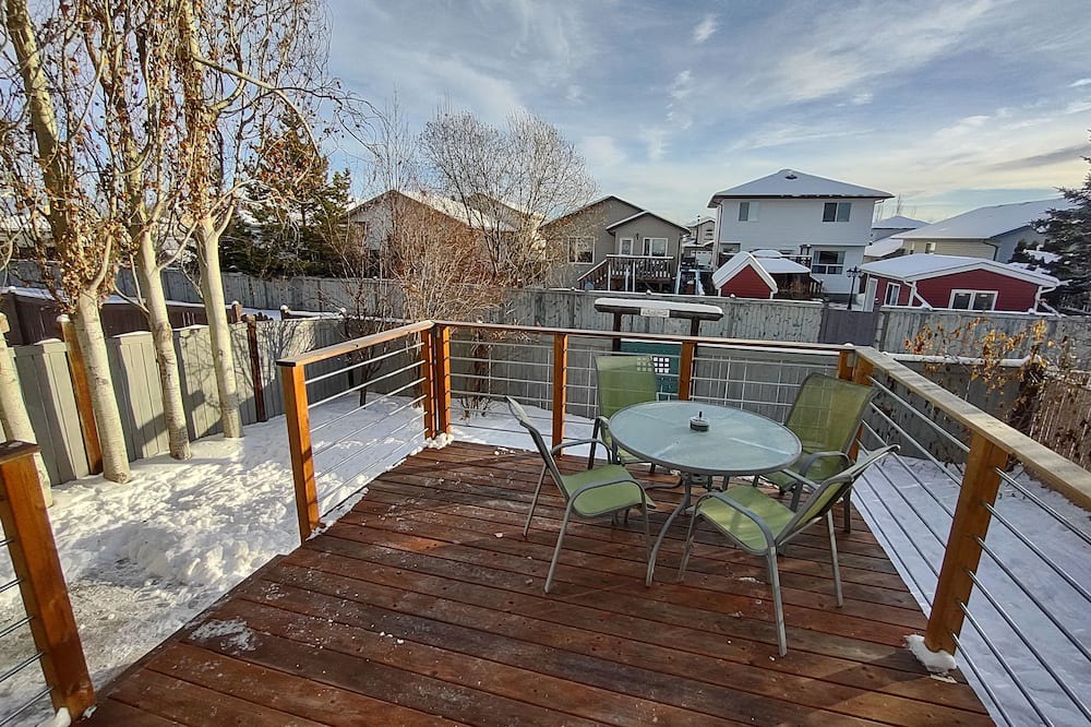 Grande Prairie House | Peaceful Home Away From Home- Clean, Fully-Stocked & Pet Friendly