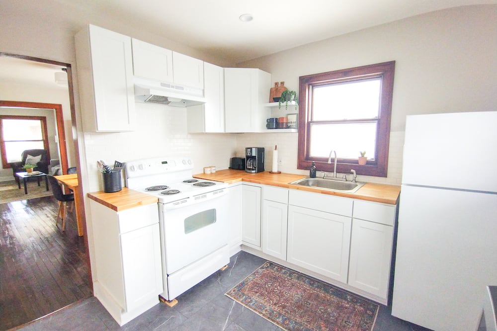 Kettering House | Cozy Retro Modern Duplex in a central location in Dayton, Ohio