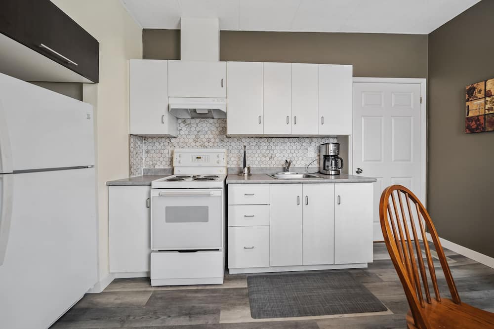 South River Apartment | Village Central. Launch pad for northern Algonquin Park, lakes, cycling trails.