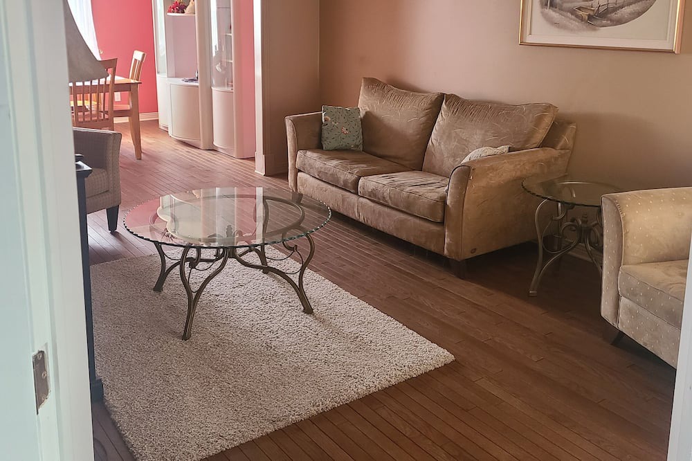 Orleans Village - Chateauneuf House | Beautiful house in Orléans ottawa