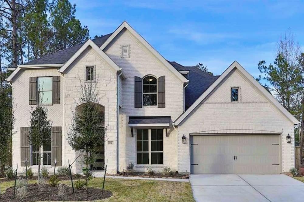 Conroe Villa | 6 bedroom High-end Property in Woodforest, 15 minutes from The Woodlands, TX