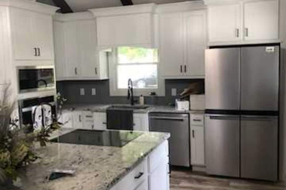 Celina House | On a Grand Lake channel and walking distance to bike path, marina, and bar.