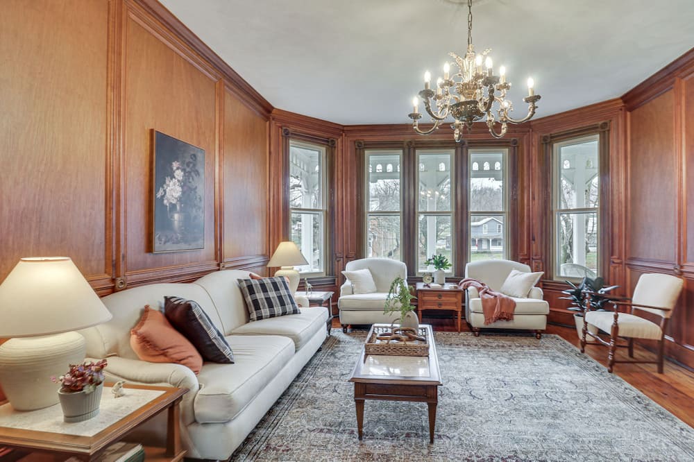 Singers Glen House | Restored Virginia Victorian: 10 Mi to Harrisonburg
