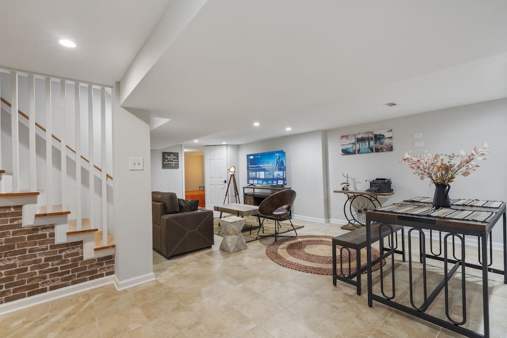 Springfield Apartment | Industrial style basement apartment near D.C.