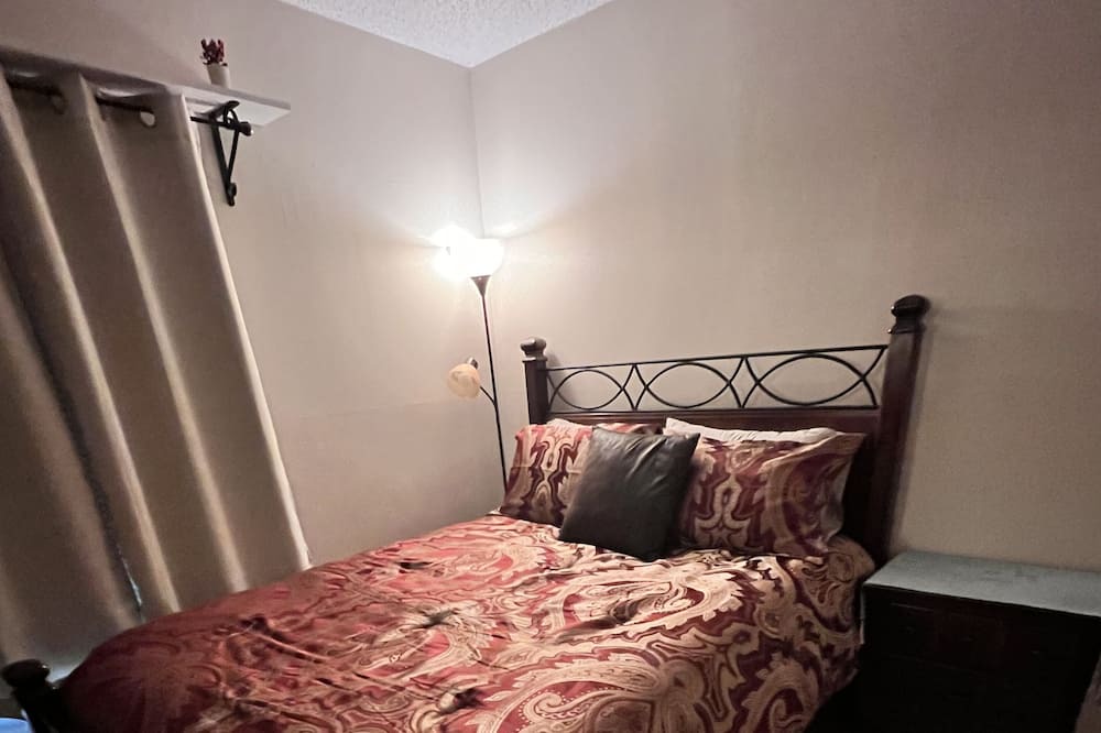 East Lake Condo | Cozy condo in a quiet neighborhood near the beach